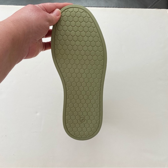 NWOB DAKKEM Women Sneakers - Picture 9 of 11